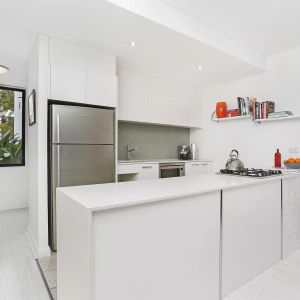 MGM MARTIN – TWO BEDROOM APARTMENT - Photo 3