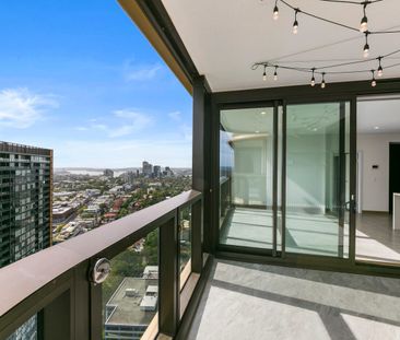 Sky high living with breathtaking views 2 bedroom plus study apartment - Photo 6