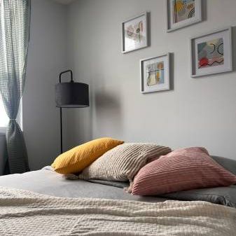 Cozy & Spacious Room - Affordable Prices (Very Close to Subway) - Photo 1