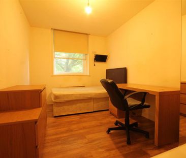 3 bedroom apartment to rent - Photo 4