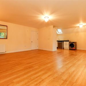 Court Road, Maidenhead Court Road, Maidenhead - Photo 3