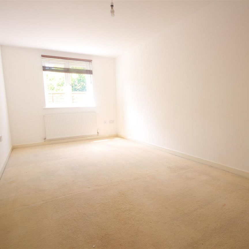 1 bedroom Apartment to let - Photo 1