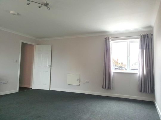 High Street, Selsey - Photo 1