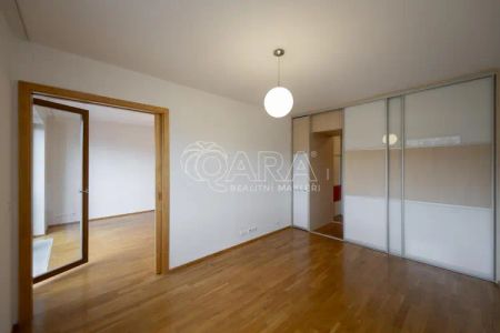 Světlý a prostorný byt 2+kk, 81 m - Photo 2