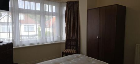 1 bedroom in a house share to rent - Photo 4