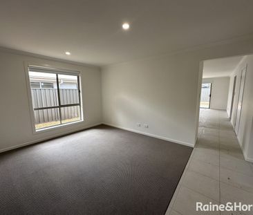 Spacious 4-Bedroom Family Home with Modern Comforts! - Photo 4