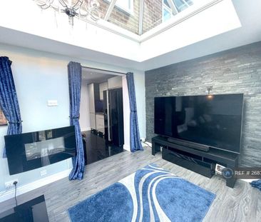 3 bedroom end of terrace house to rent - Photo 1