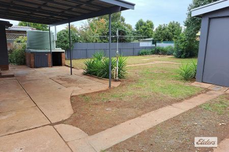 Tastefully renovated - Photo 2