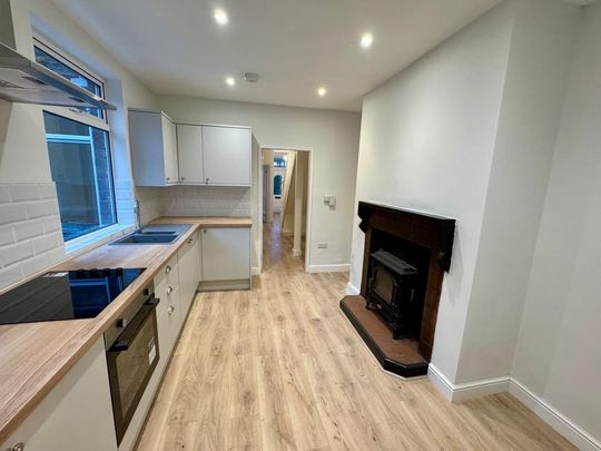 3 bedroom semi-detached house to rent - Photo 1