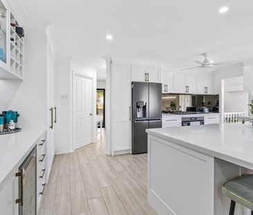 Impressive family home - Photo 6