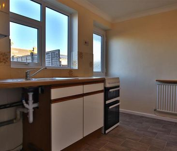 3 bedroom terraced house to rent - Photo 2