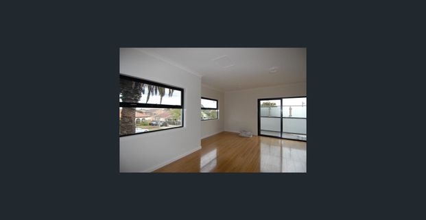 Only Minutes To Regent Station! - Photo 1