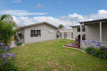 13 Highland Drive, Pukete — - Photo 3