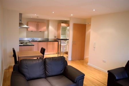 2 bedroom flat to rent - Photo 2