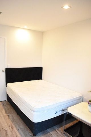 Three bedroom Central Apt w/ Balcony - Photo 5