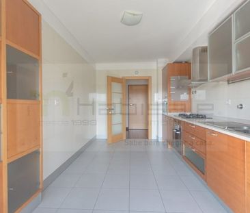 Odivelas, Lisbon - Photo 4