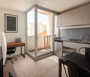 Stylish Urban Living in the Heart of Prahran - Photo 6