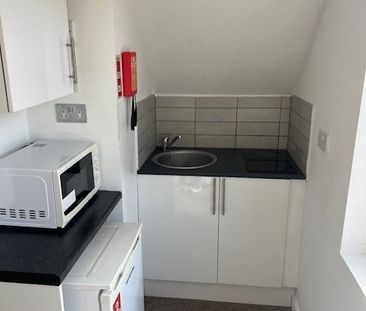 Studio Flat, Hendon Way, NW2 - Photo 3