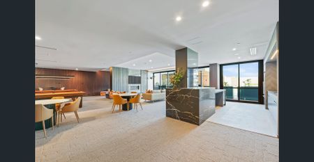 New Luxury Apartment - Photo 2