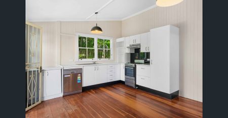 Shorncliffe State School catchment home - Photo 4