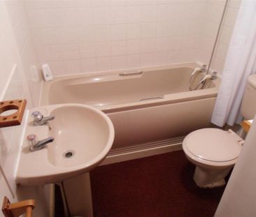 1 Bed Flat, Rodeheath, LU4 - Photo 1