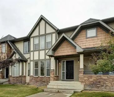 Beautiful Townhouse in Evergreen - Lots of Natural lighting! | 2504... - Photo 1