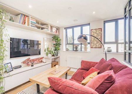 Balham High Road, SW12 9BF, London - Photo 2