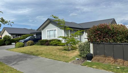 Executive Four Bedroom Home - Photo 3