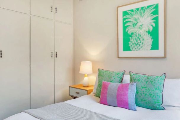 Quiet & Comfortable Living in a Leafy Location - Photo 1