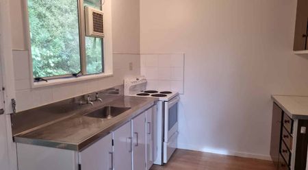 2 brms, back unit, - Photo 2