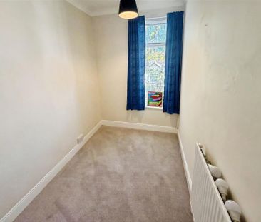 4 Bedroom House to Rent in St Peters Avenue, Kettering, NN16 - Photo 1