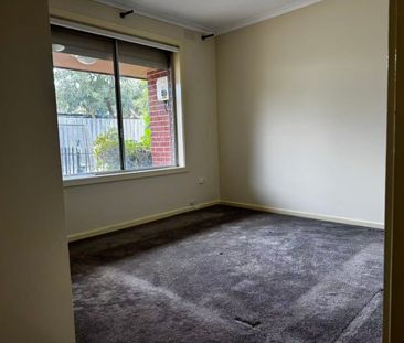 Modern Comfort Meets Convenience – 3-Bedroom Unit in Central Dandenong - Photo 2