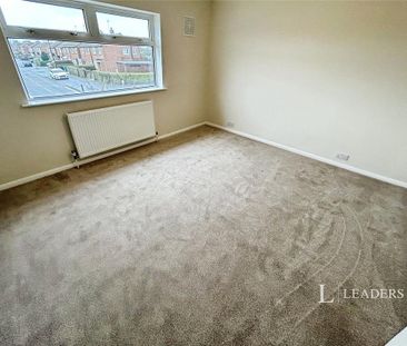 3 bedroom semi-detached house to rent - Photo 6