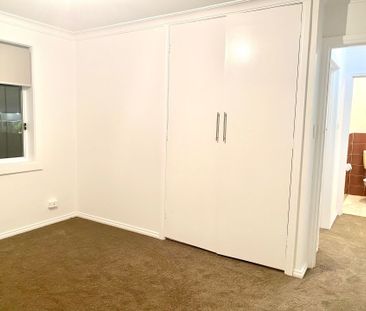 Spacious Two Bedroom Apartment near M-City - Photo 3