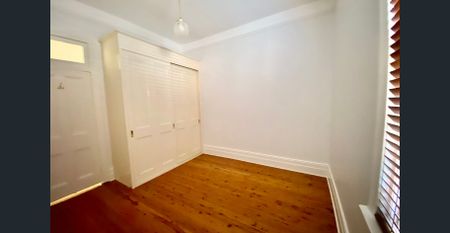 Quaint Three Bedroom Home - Photo 2