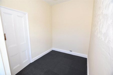 4 bedroom end of terrace house to rent - Photo 5