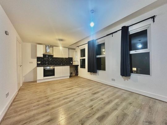 4 bedroom flat to rent - Photo 1