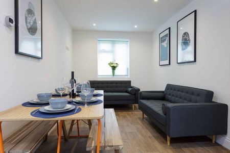 Modern Double Room With Ensuite - Photo 5