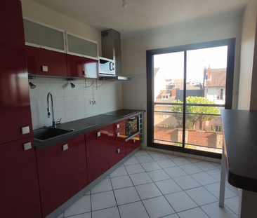 T2 DE 48 m2 AVENUE SAINT SURIN - Photo 4