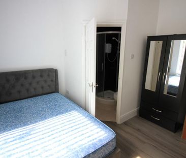 4 bedroom terraced house to rent - Photo 2