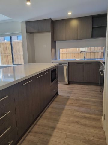 **Modern Comfort in Truganina: Stylish 4-Bedroom Family Home** - Photo 3