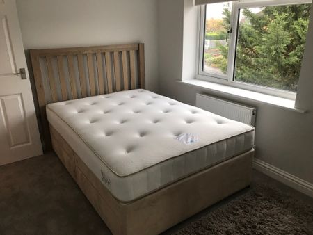 1 Bed Flat to Let Maidenhead – Parking Space, Garden and Secure Bike Shed - Photo 2