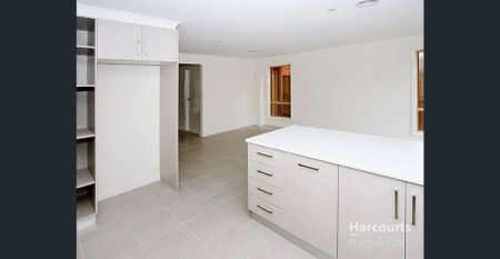 Charming 3-Bedroom Home in South Morang - Photo 4