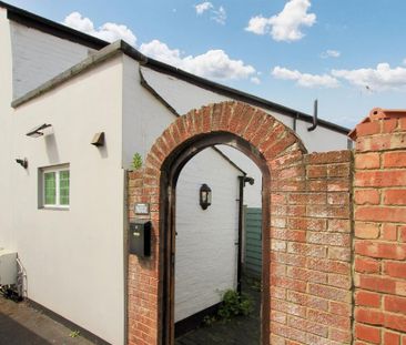 2 bedroom end of terrace house to rent - Photo 4