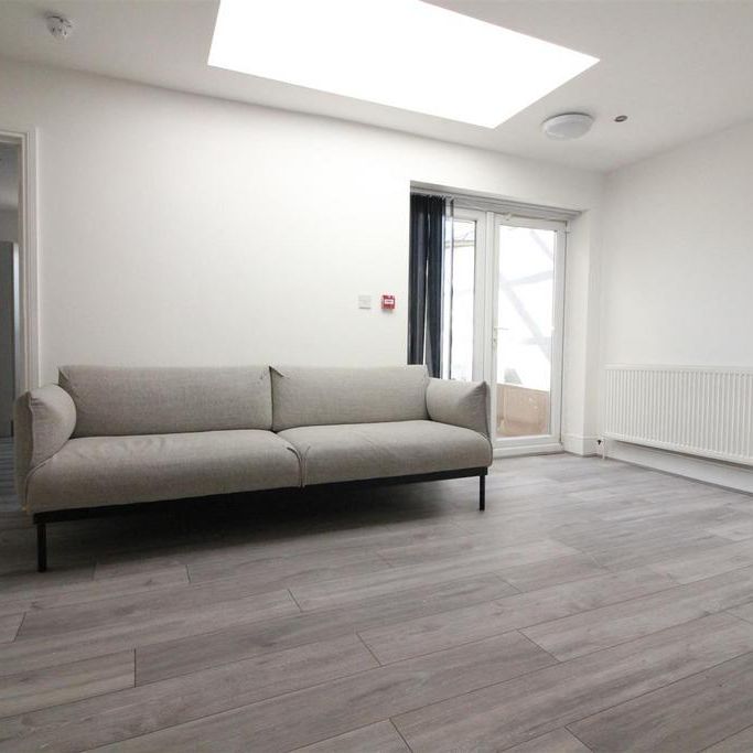 10 bedroom house share to rent - Photo 1