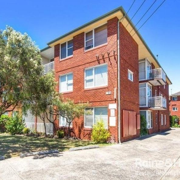 BRIGHT & CHARMING UNIT - GREAT LOCATION! - Photo 1