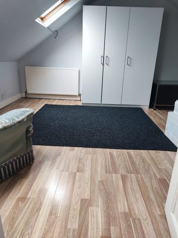 5 Bed Terraced House, Bedford Road, E6 - Photo 2