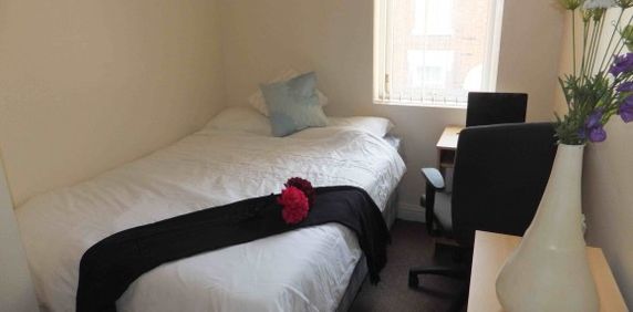 5 DOUBLE ROOMS, POPULAR STUDENT LOCATION, STAFFS UNI, STOKE-ON-TRENT - Photo 2