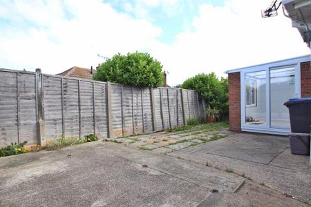 2 bedroom bungalow to rent - Photo 3