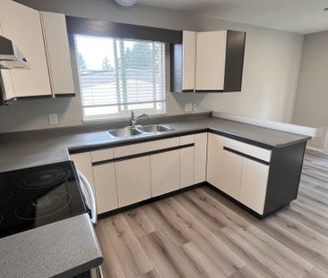 Fully Renovated Duplex in Abbotsford! - Photo 2